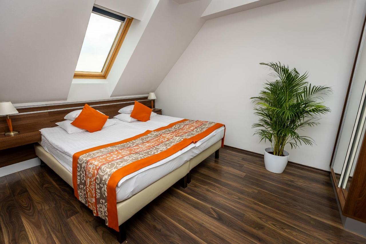 Vinosseum Bor- Es Apartmanhaz Sopron Luaran gambar