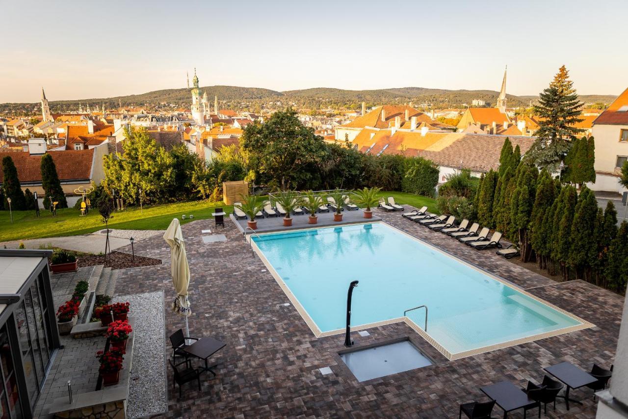 Vinosseum Bor- Es Apartmanhaz Sopron Luaran gambar